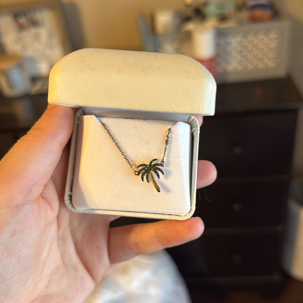 Palm tree necklace